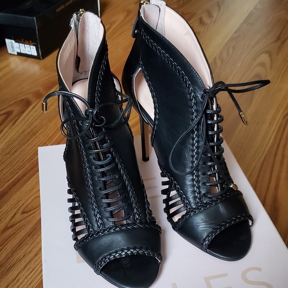 Avec Les Filles Joyce braided caged pump